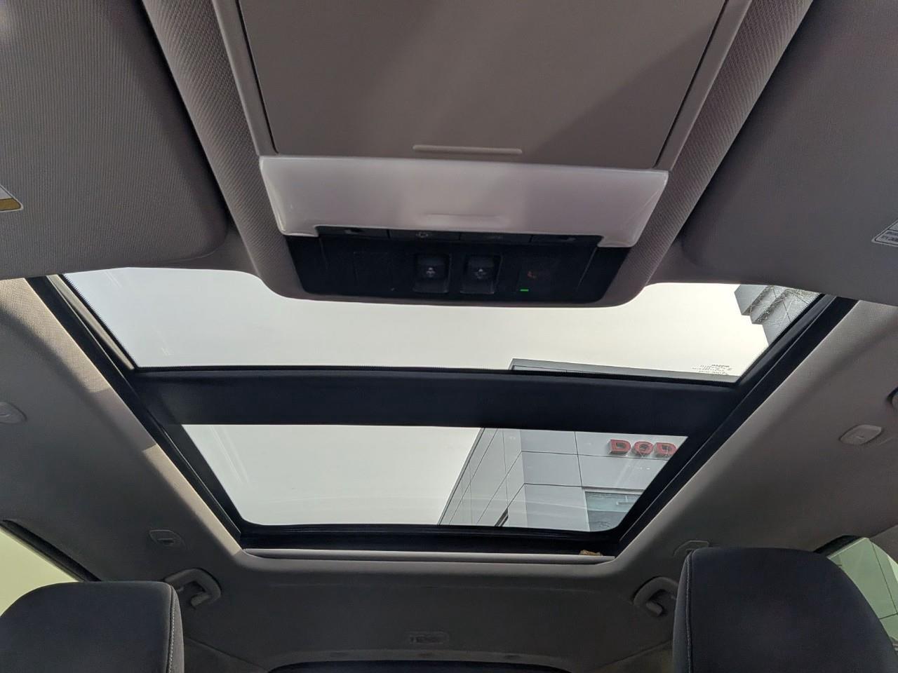2024 Nissan Rogue SV Moonroof NO ACCIDENTS/ PANORAMIC SUNROOF Photo