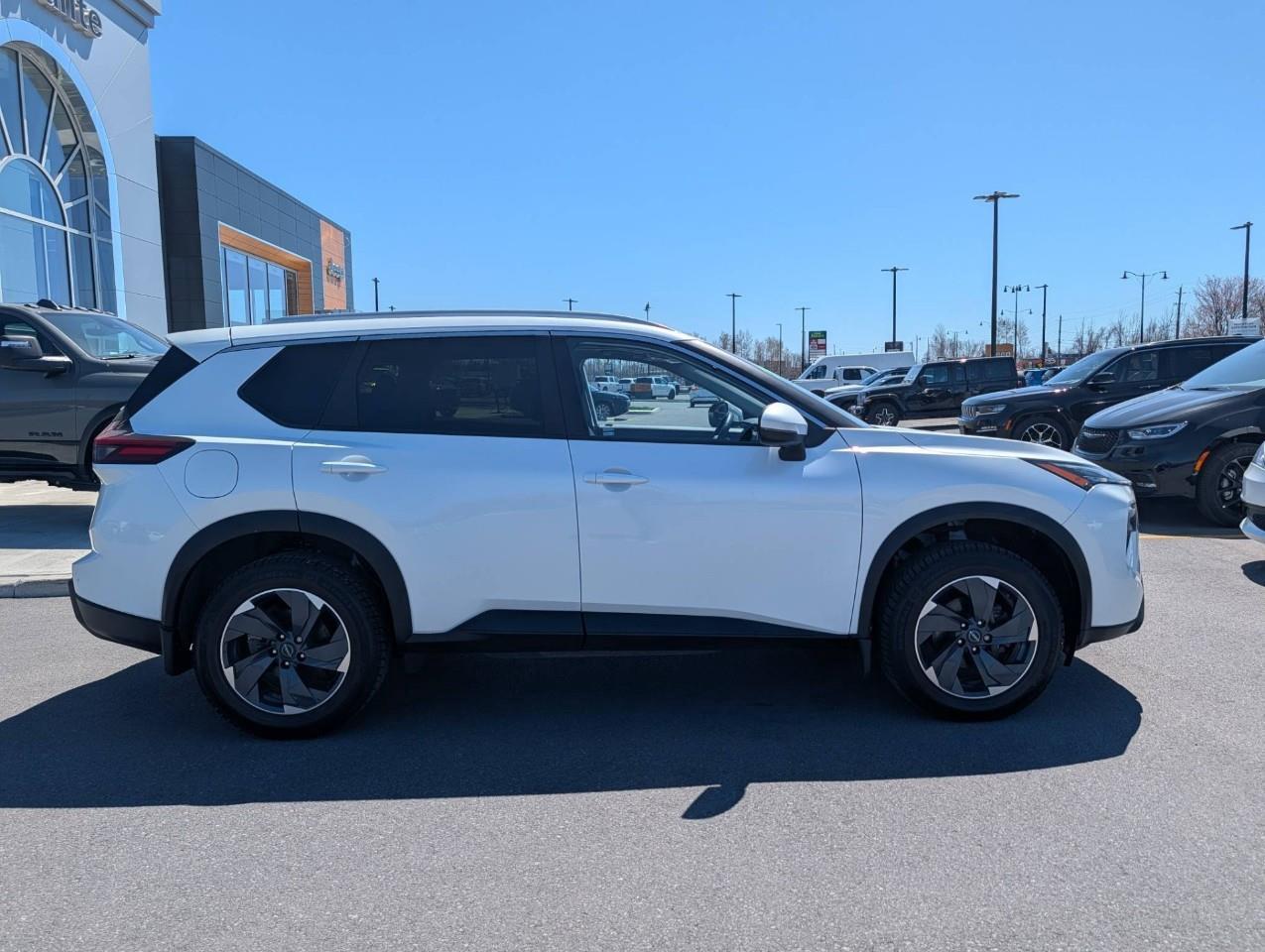 2024 Nissan Rogue SV Moonroof NO ACCIDENTS/ PANORAMIC SUNROOF Photo2