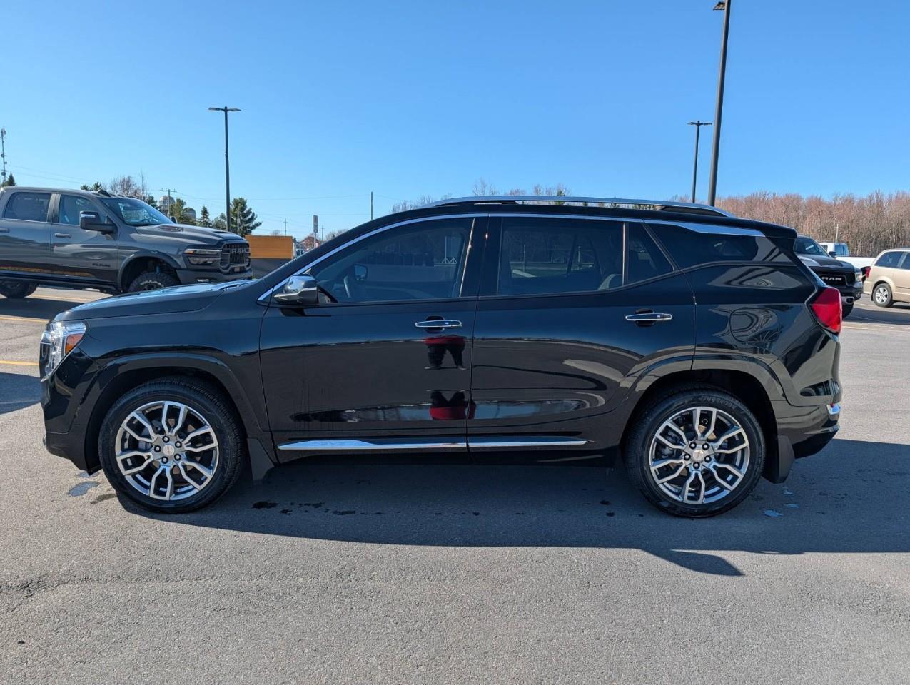 2024 GMC Terrain Denali ONE OWNER/ NO ACCIDENTS Photo