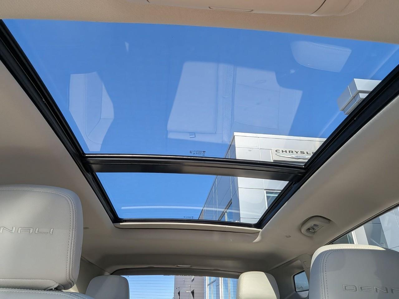 2024 GMC Terrain Denali ONE OWNER/ NO ACCIDENTS Photo