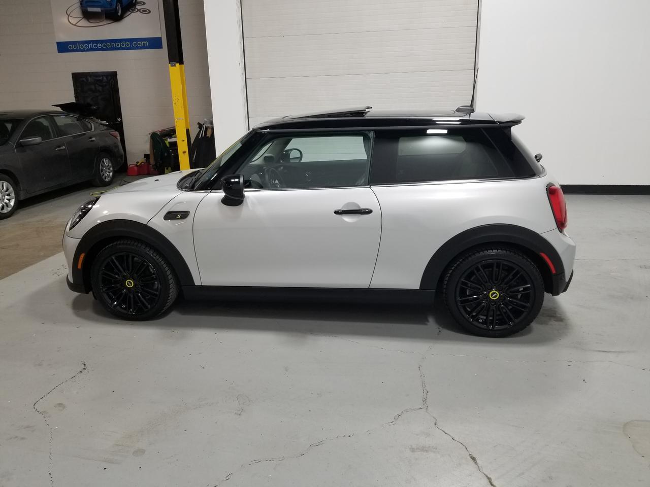 2023 MINI SE 3 Door Cooper Front-Wheel Drive Hatchback Photo