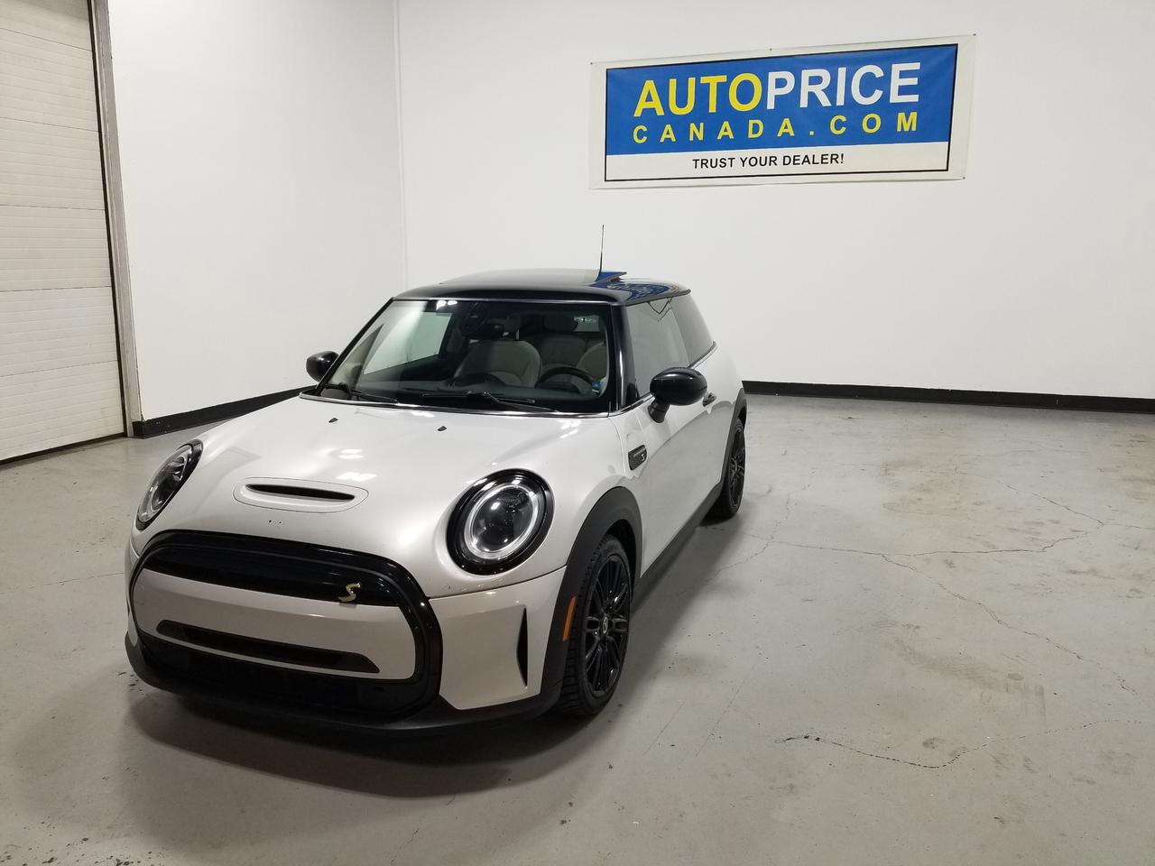 2023 MINI SE 3 Door Cooper Front-Wheel Drive Hatchback Photo
