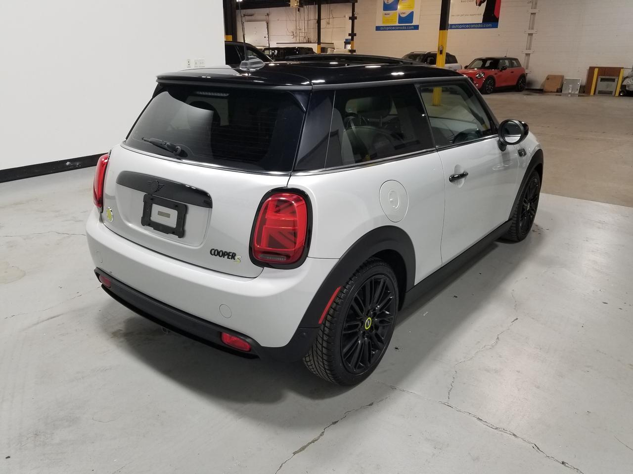 2023 MINI SE 3 Door Cooper Front-Wheel Drive Hatchback Photo