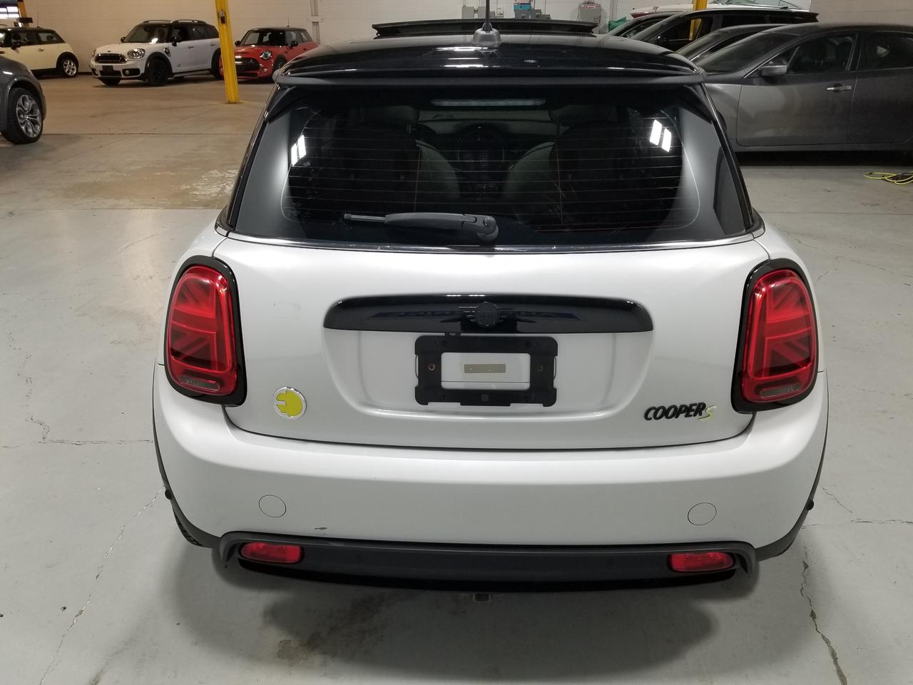 2023 MINI SE 3 Door Cooper Front-Wheel Drive Hatchback Photo