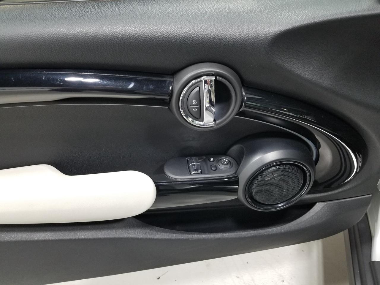 2023 MINI SE 3 Door Cooper Front-Wheel Drive Hatchback Photo