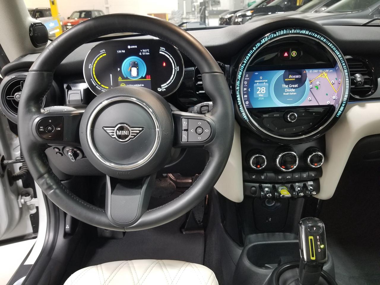 2023 MINI SE 3 Door Cooper Front-Wheel Drive Hatchback Photo