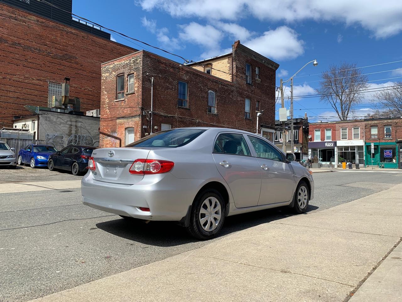 2011 Toyota Corolla 4DR SDN AUTO CE Photo4