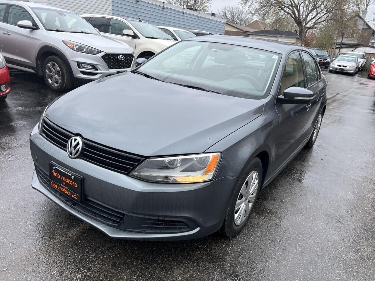 2014 Volkswagen Jetta 2 L Trendline 4dr Sedan Manual Photo