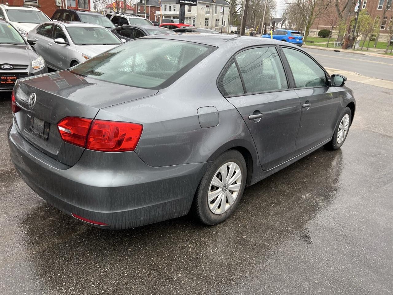 2014 Volkswagen Jetta 2 L Trendline 4dr Sedan Manual Photo