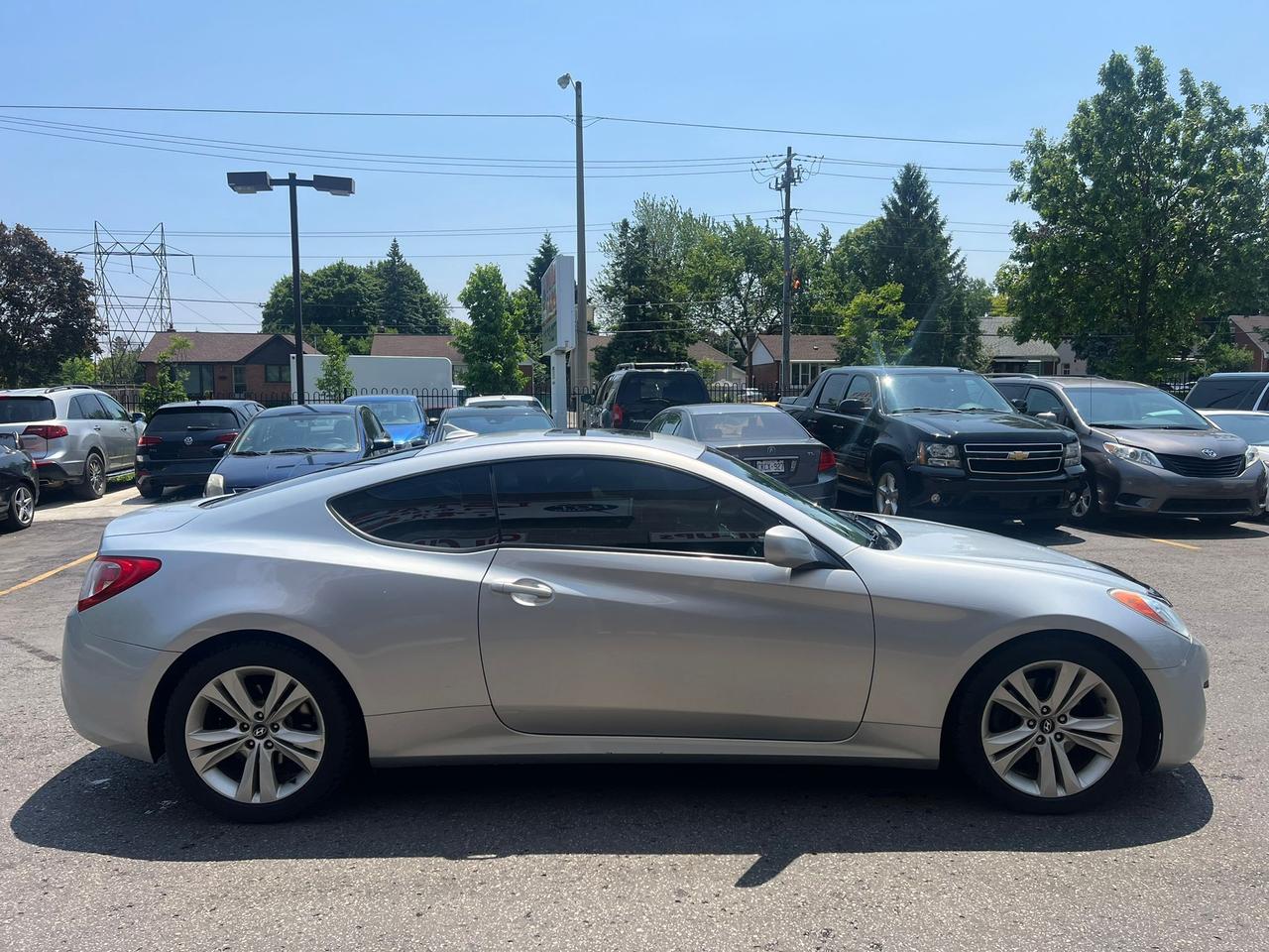 2010 Hyundai Genesis Coupe 2dr I4 Man Premium Photo3