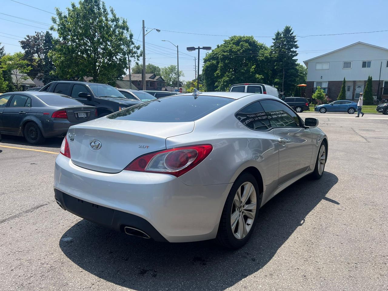2010 Hyundai Genesis Coupe 2dr I4 Man Premium Photo4