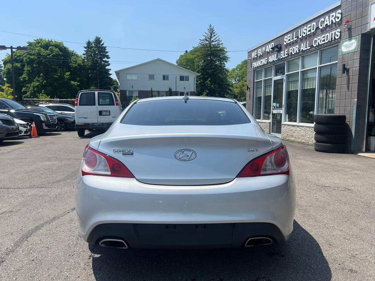 2010 Hyundai Genesis Coupe 2dr I4 Man Premium Photo