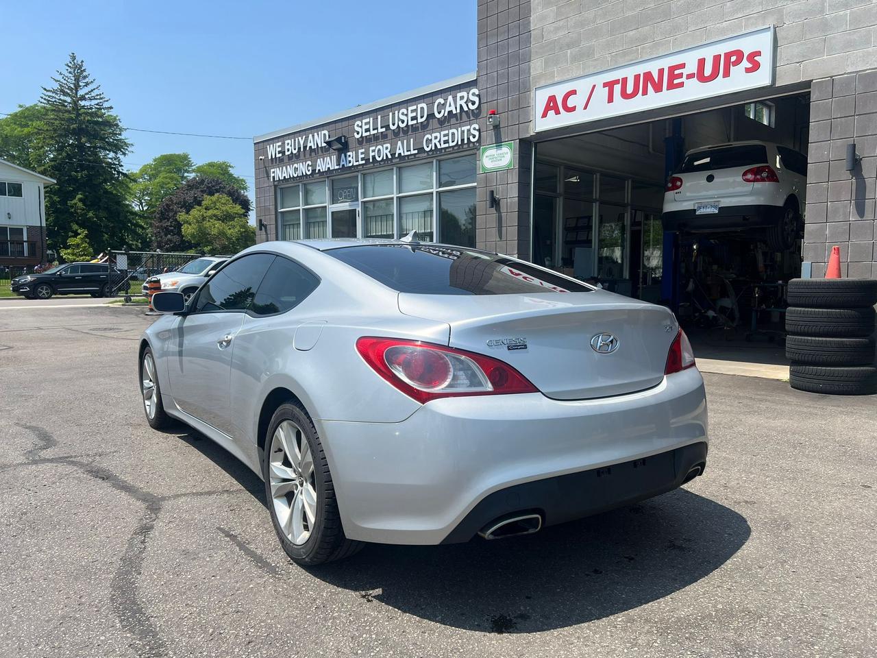 2010 Hyundai Genesis Coupe 2dr I4 Man Premium Photo