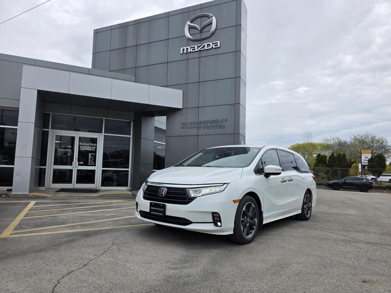 2022 Honda Odyssey Touring rear Photo0