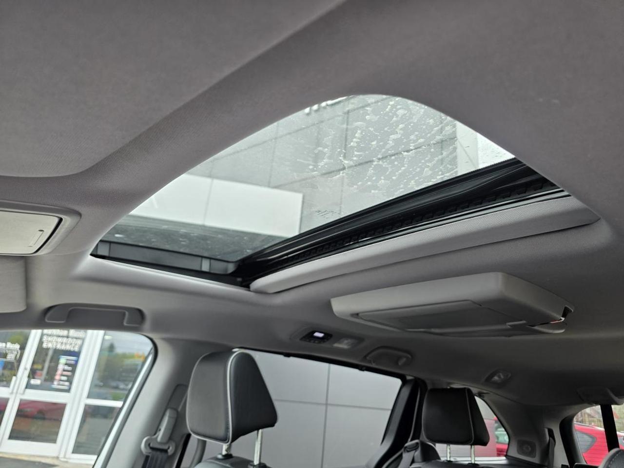 2022 Honda Odyssey Touring rear Photo