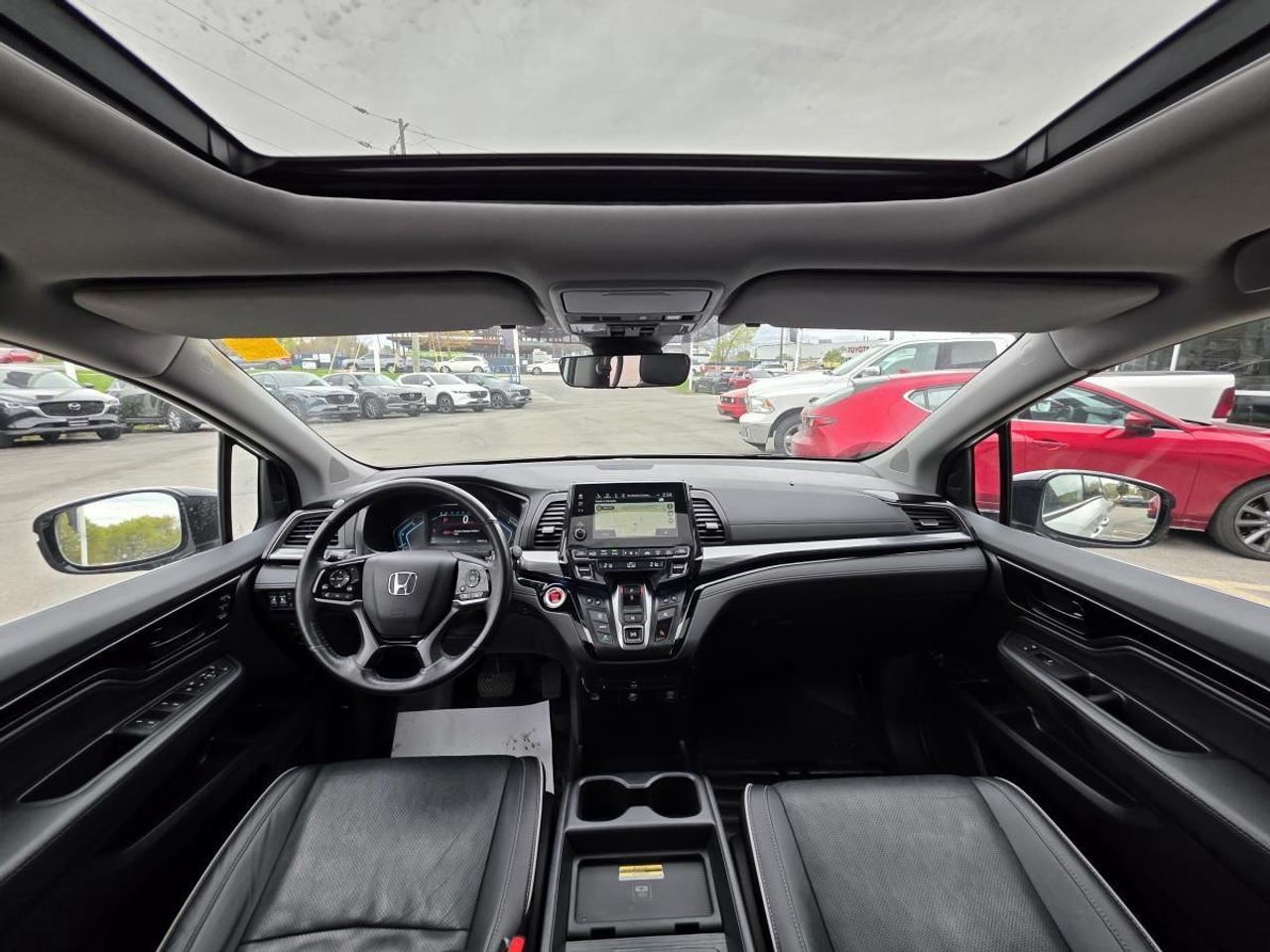 2022 Honda Odyssey Touring rear Photo