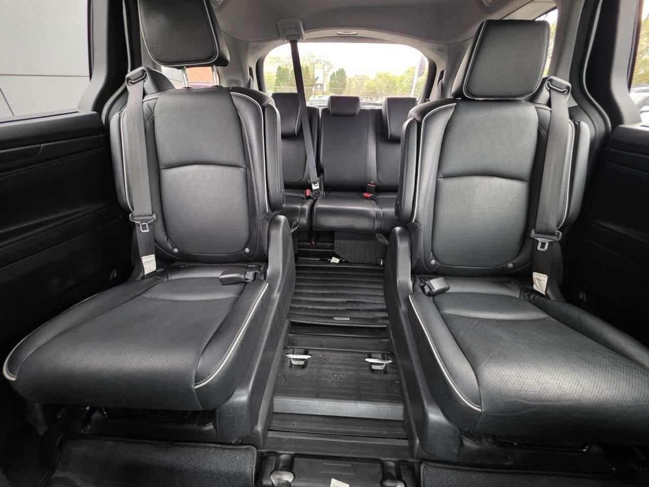 2022 Honda Odyssey Touring rear Photo