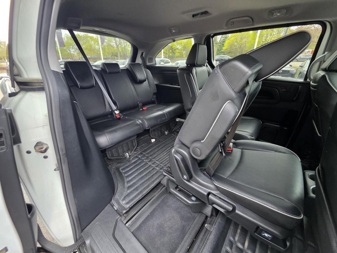 2022 Honda Odyssey Touring rear Photo