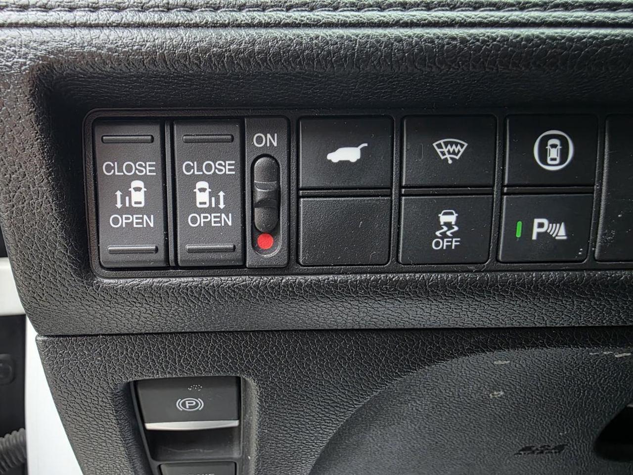 2022 Honda Odyssey Touring rear Photo
