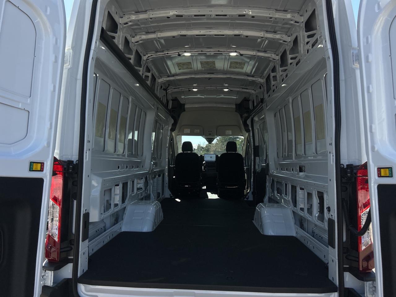 2026 Ford Transit Cargo Van 350HD DUAL REAR WHEEL,HIGH ROOF 148EXT, NAVI Photo2