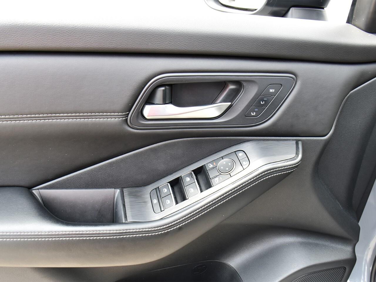 2024 Nissan Rogue AWD SL, LEATHER SEATS, APPLE CARPLAY, REMOTE START Photo