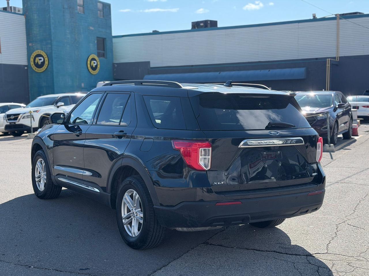2020 Ford Explorer XLT Photo4
