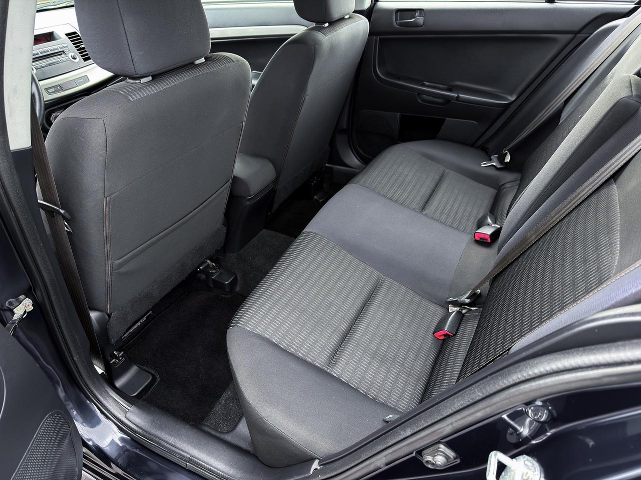 2013 Mitsubishi Lancer ES Sport Photo