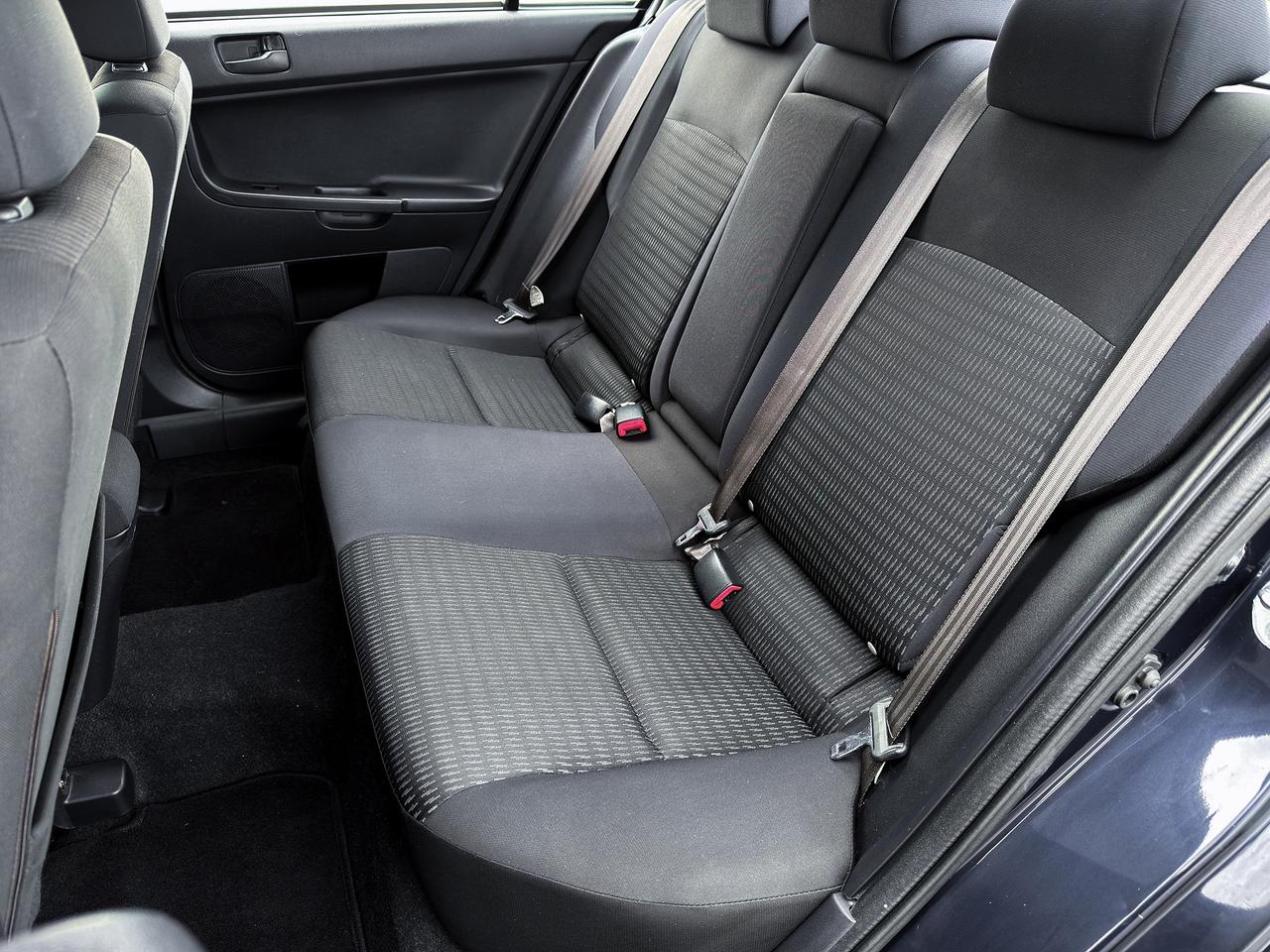2013 Mitsubishi Lancer ES Sport Photo