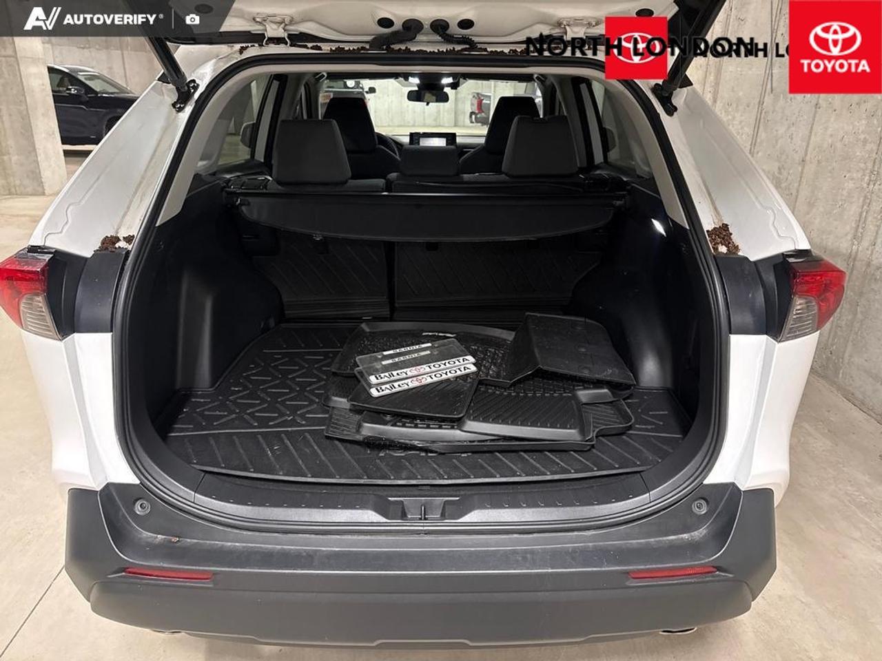 2022 Toyota RAV4 XLE 4dr All-wheel Drive Photo