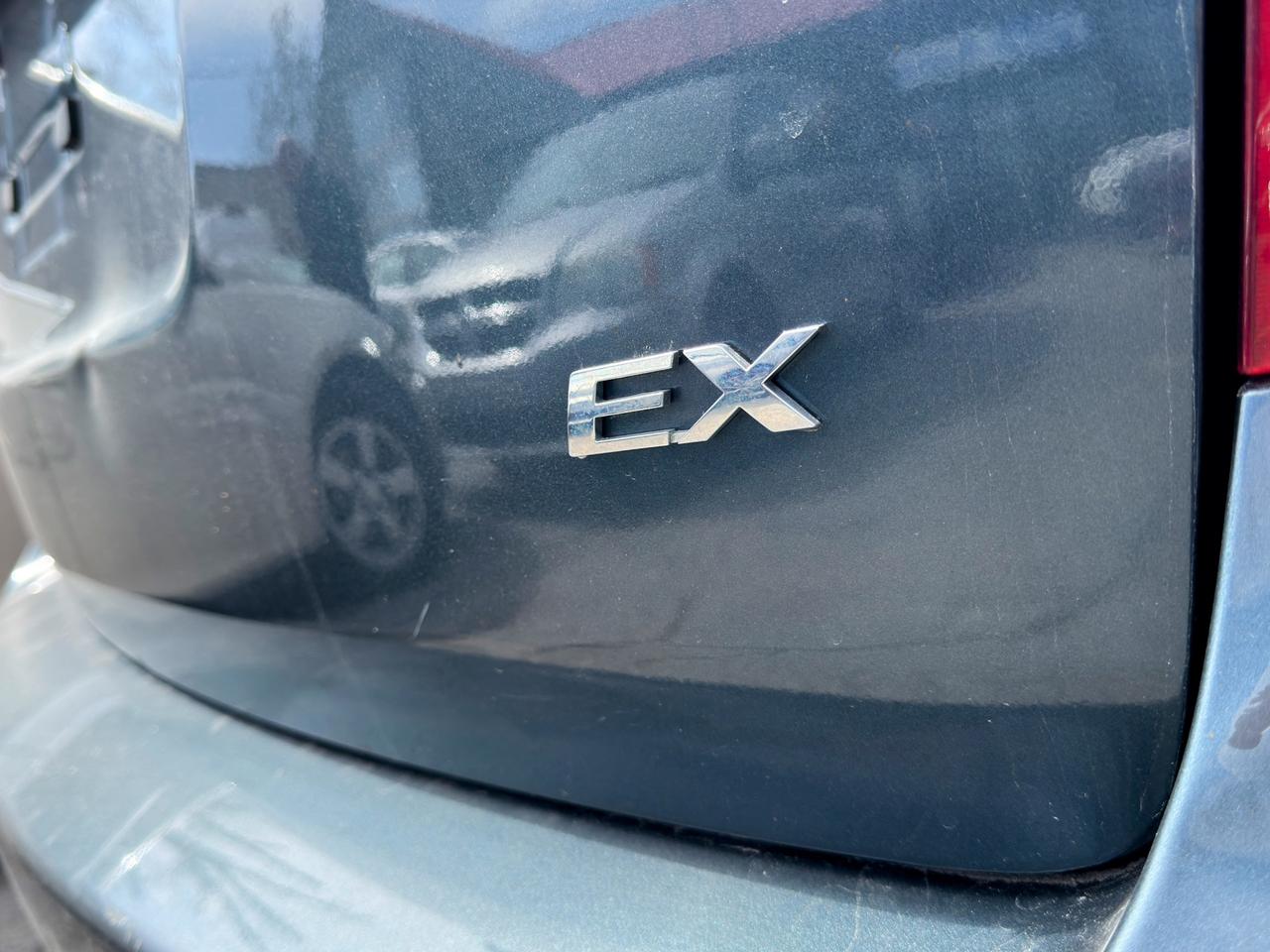 2012 Kia Rondo EX Photo4