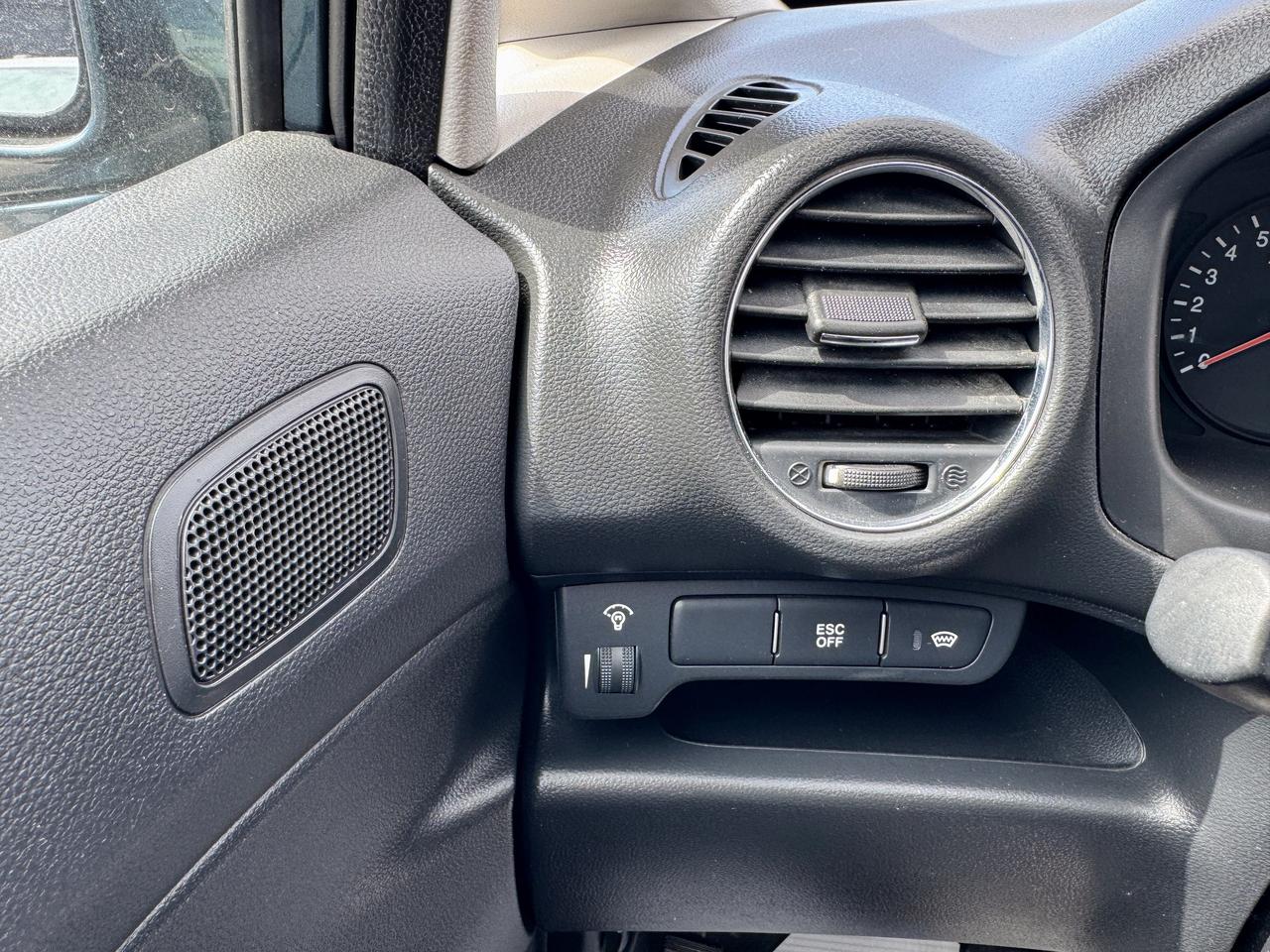2012 Kia Rondo EX Photo