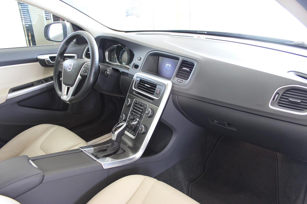 2015 Volvo V60 AWD T5 Premier Plus Photo3