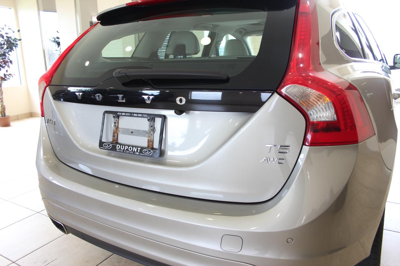 2015 Volvo V60 AWD T5 Premier Plus Photo