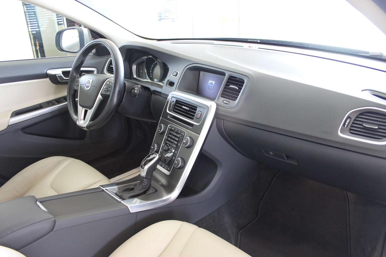 2015 Volvo V60 AWD T5 Premier Plus Photo