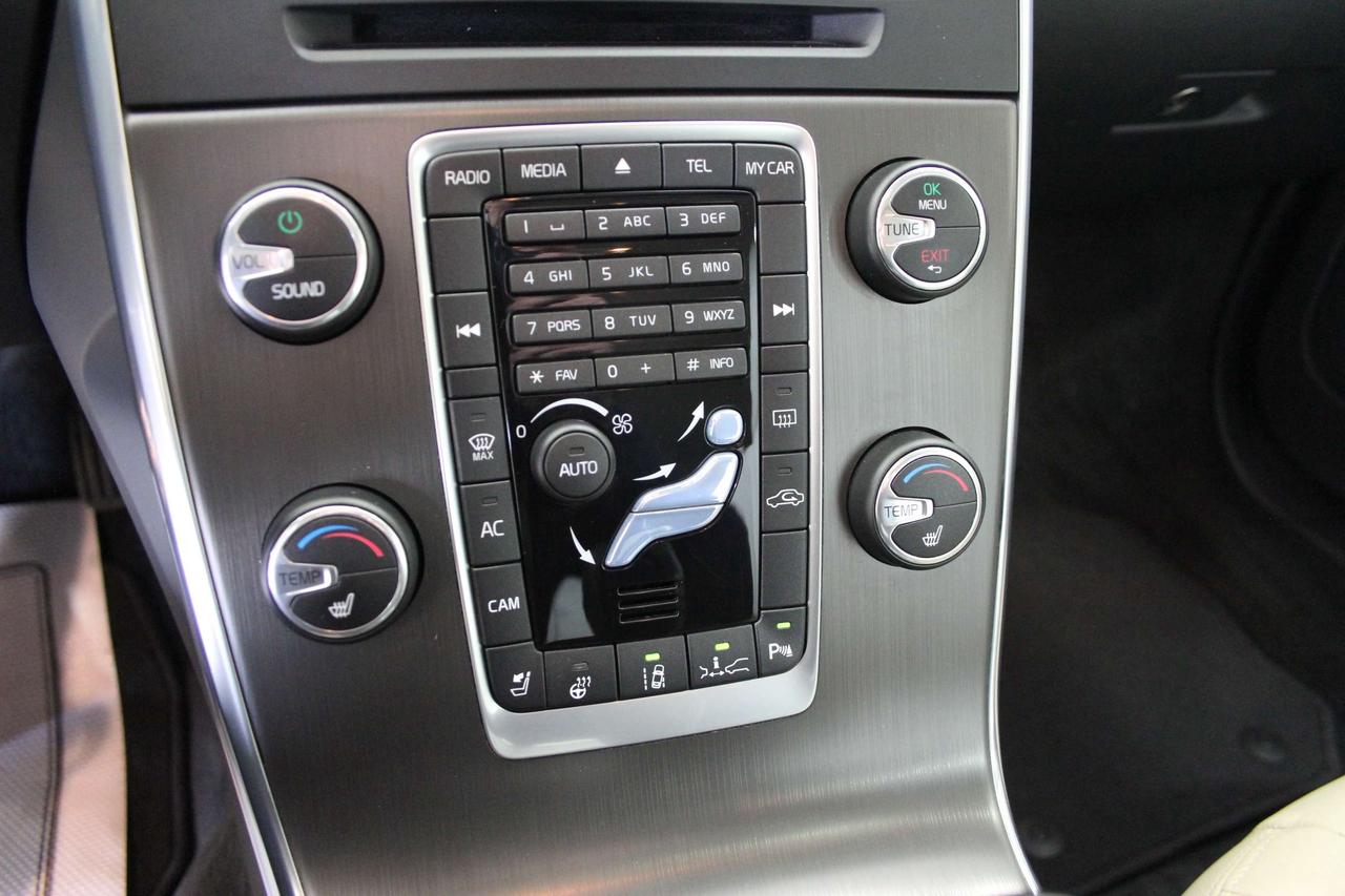 2015 Volvo V60 AWD T5 Premier Plus Photo