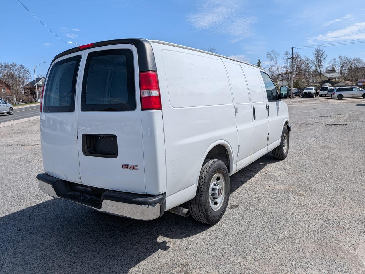 2017 GMC Savana 2500 Photo