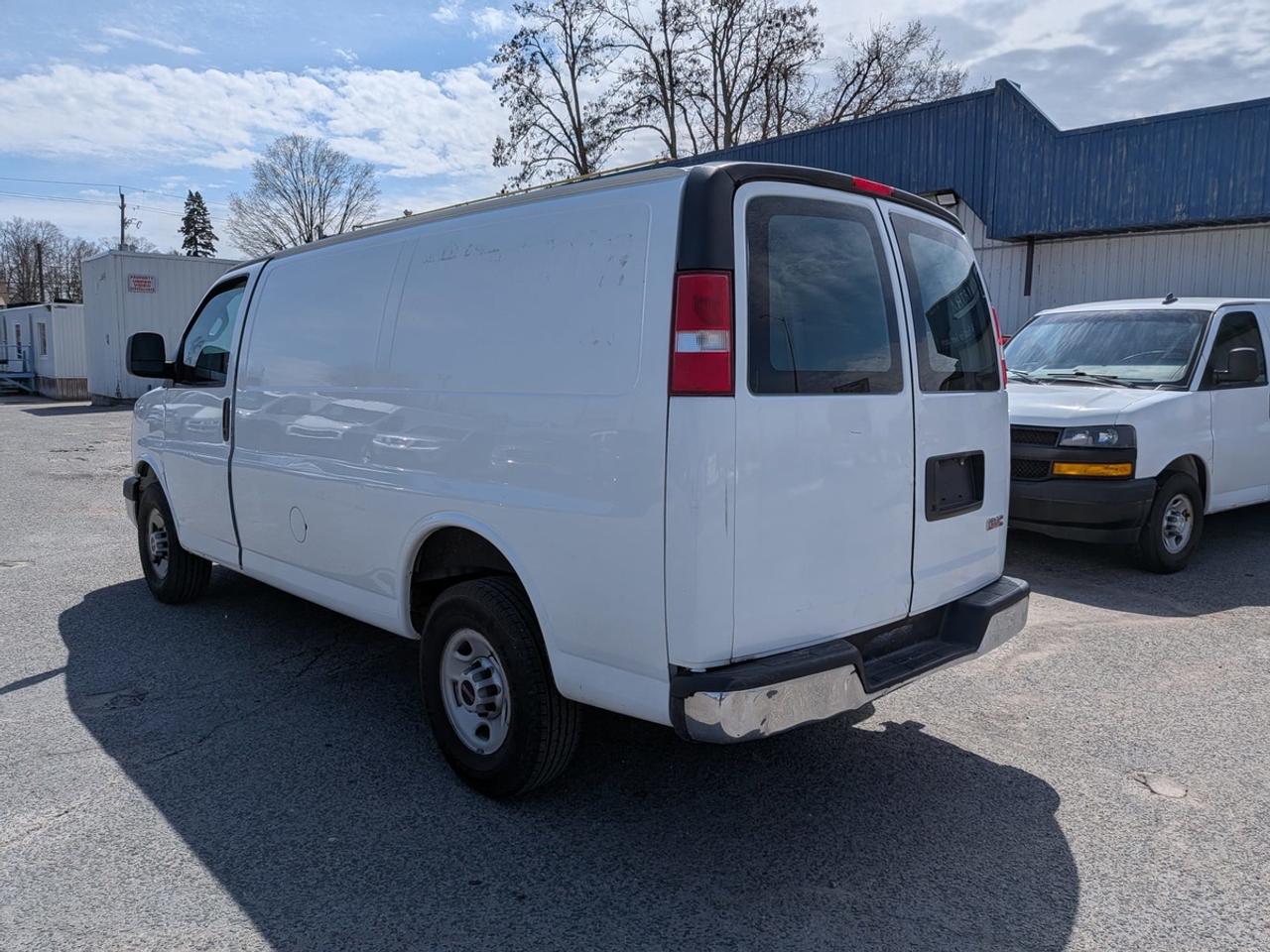 2017 GMC Savana 2500 Photo4