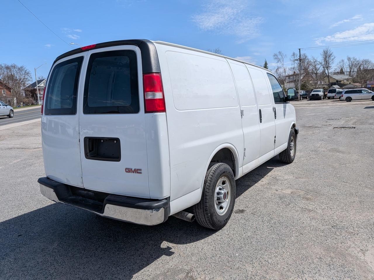2017 GMC Savana 2500 Photo3
