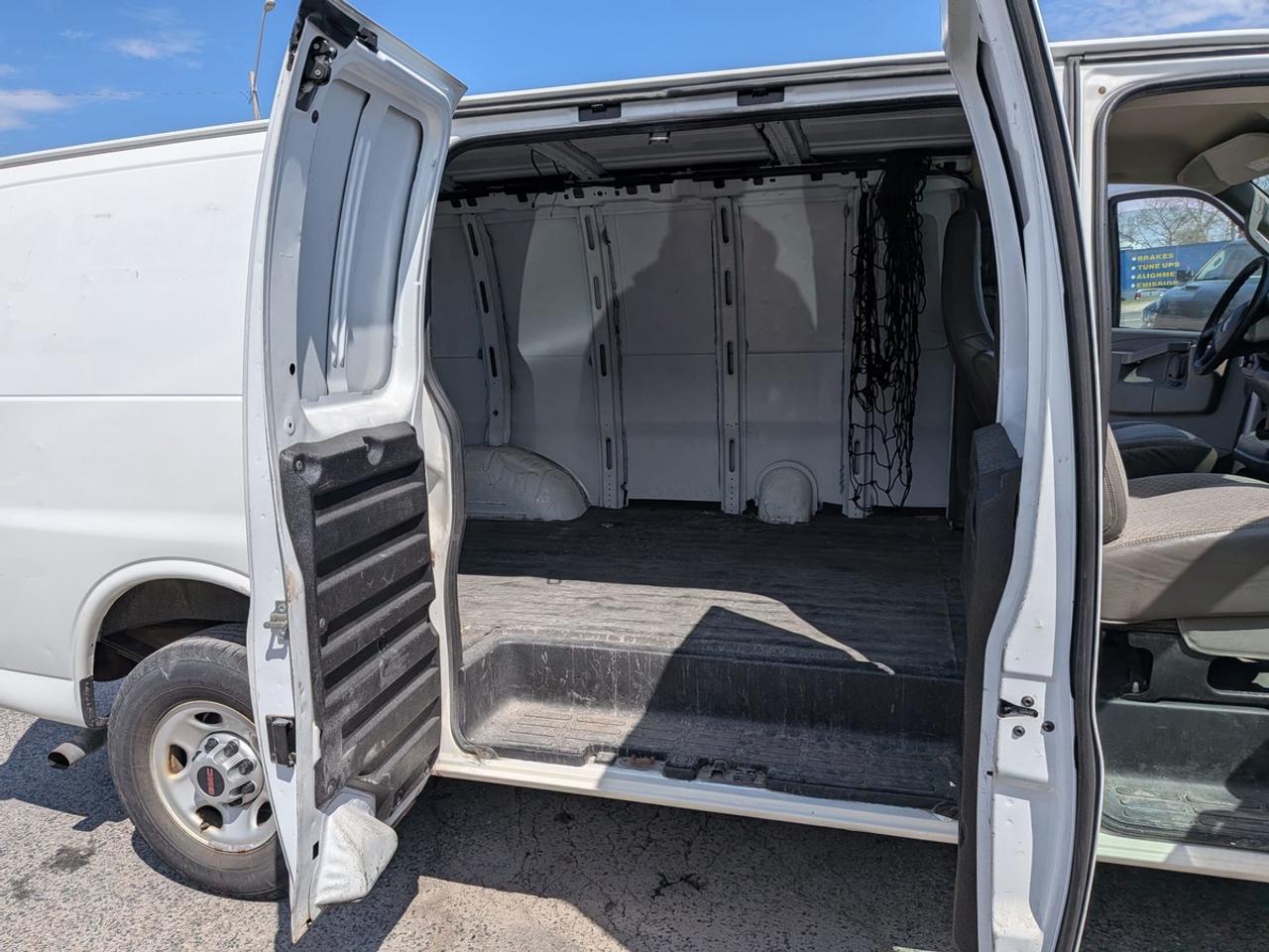 2017 GMC Savana 2500 Photo