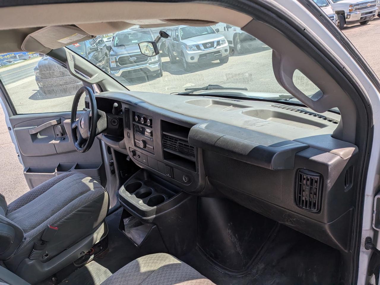2017 GMC Savana 2500 Photo