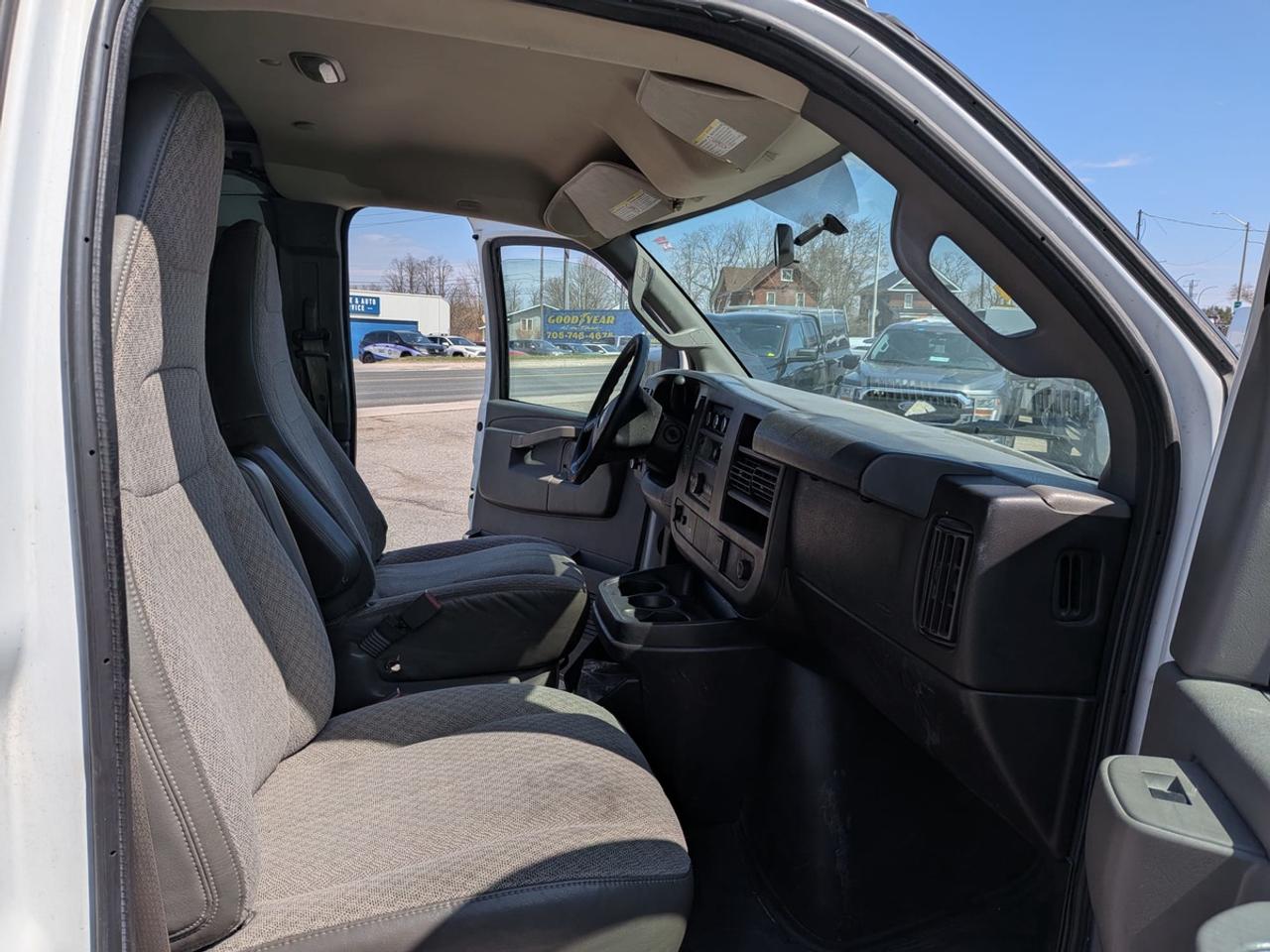 2017 GMC Savana 2500 Photo