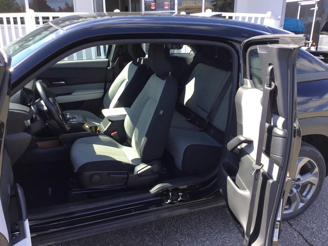 2022 Mazda MX-30 GS Photo
