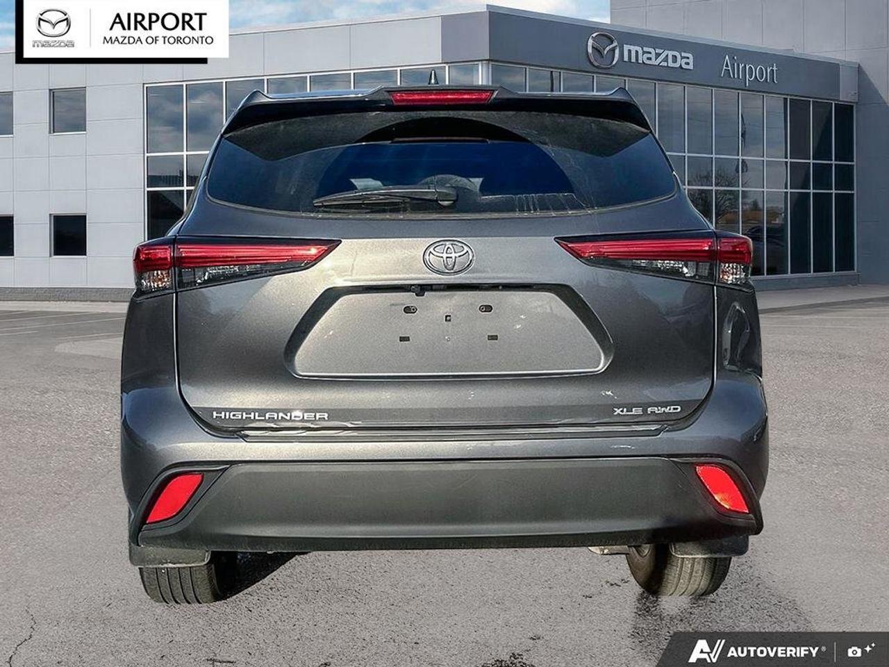2023 Toyota Highlander XLE 1Owner Low KM No accident  Finance Discount $1 Photo