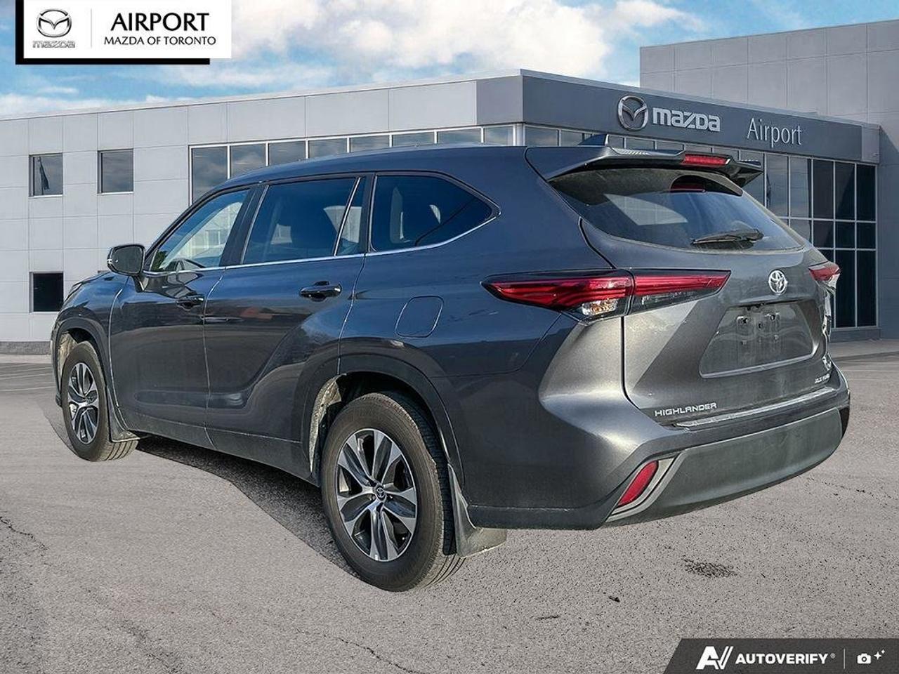 2023 Toyota Highlander XLE 1Owner Low KM No accident  Finance Discount $1 Photo