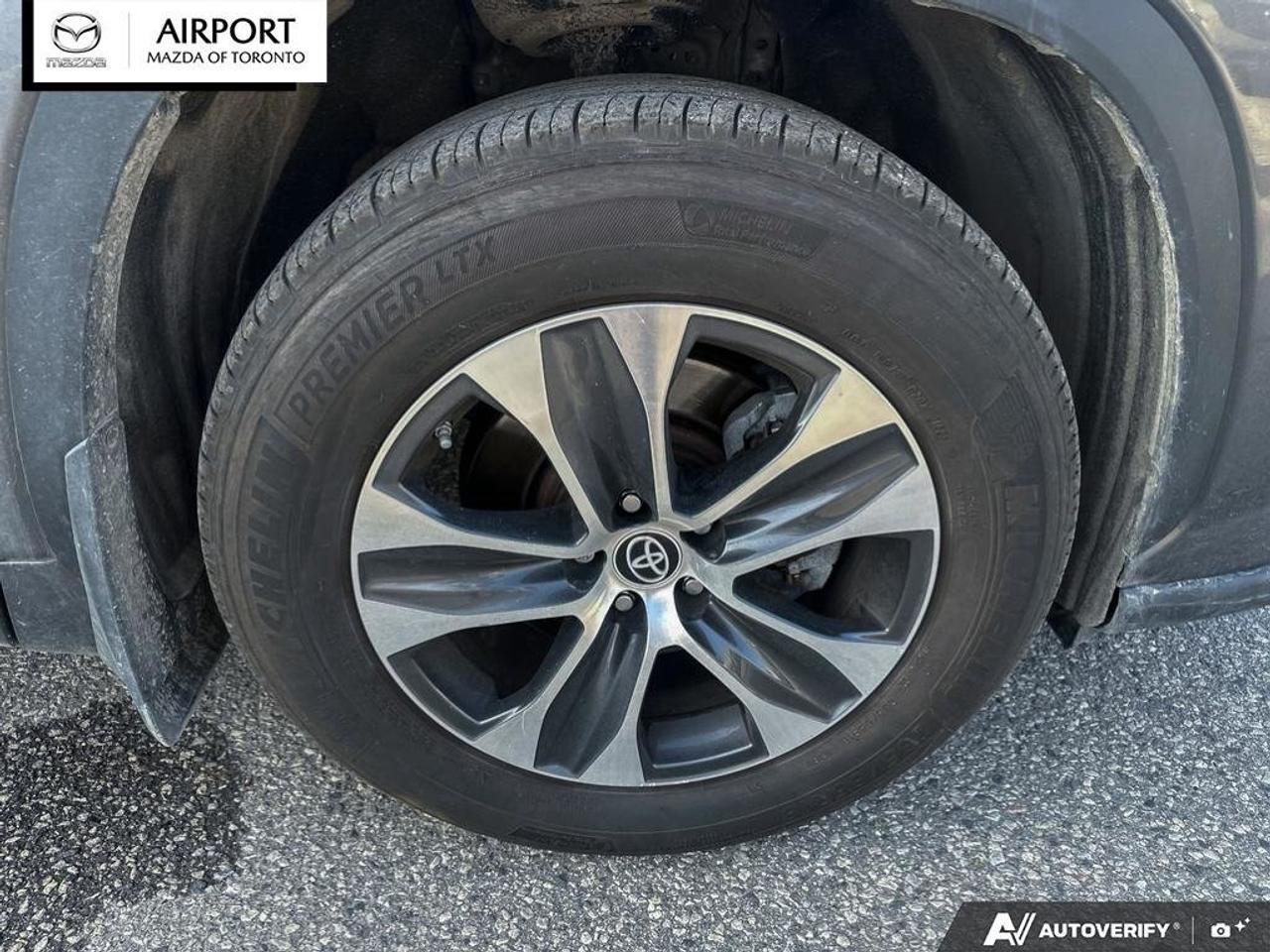 2023 Toyota Highlander XLE 1Owner Low KM No accident  Finance Discount $1 Photo