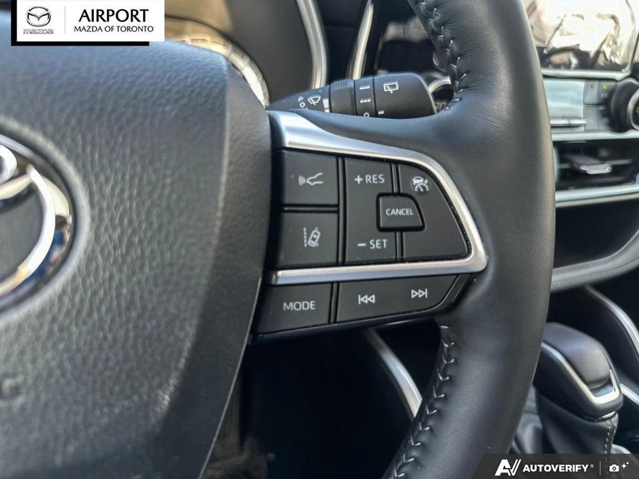 2023 Toyota Highlander XLE 1Owner Low KM No accident  Finance Discount $1 Photo