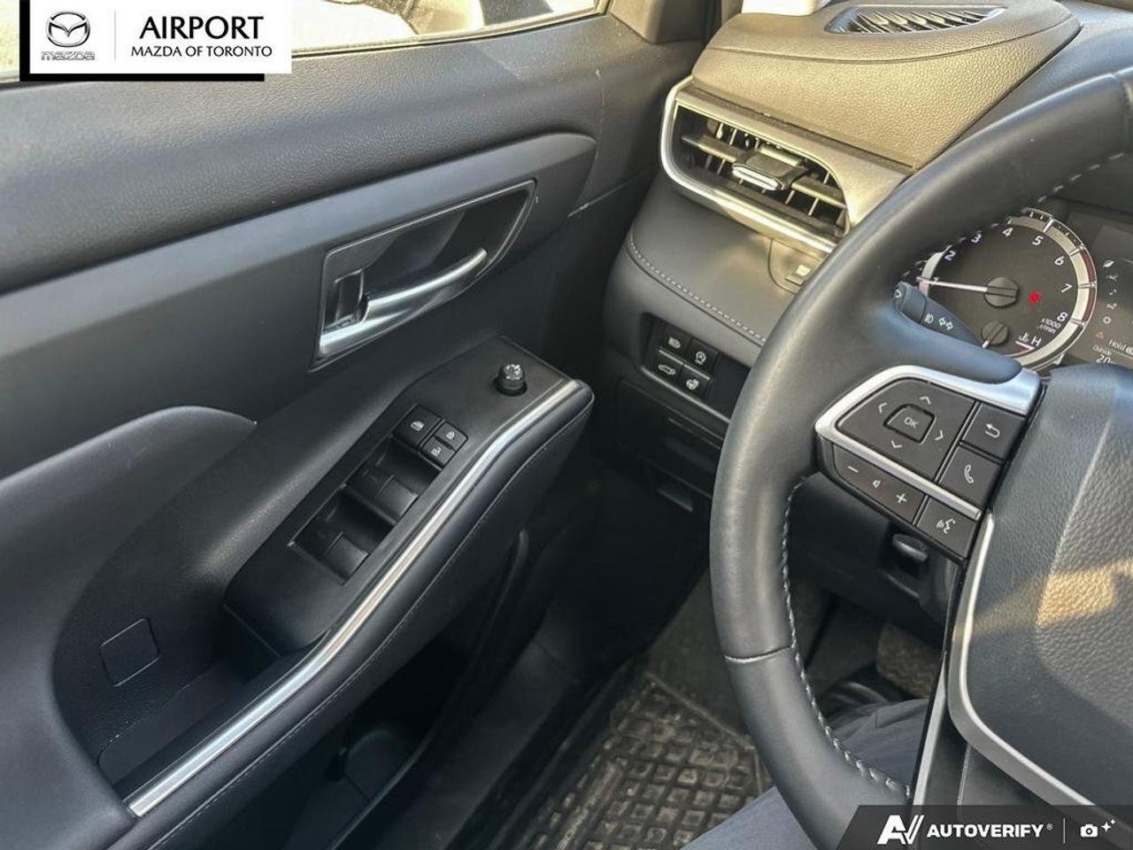 2023 Toyota Highlander XLE 1Owner Low KM No accident  Finance Discount $1 Photo