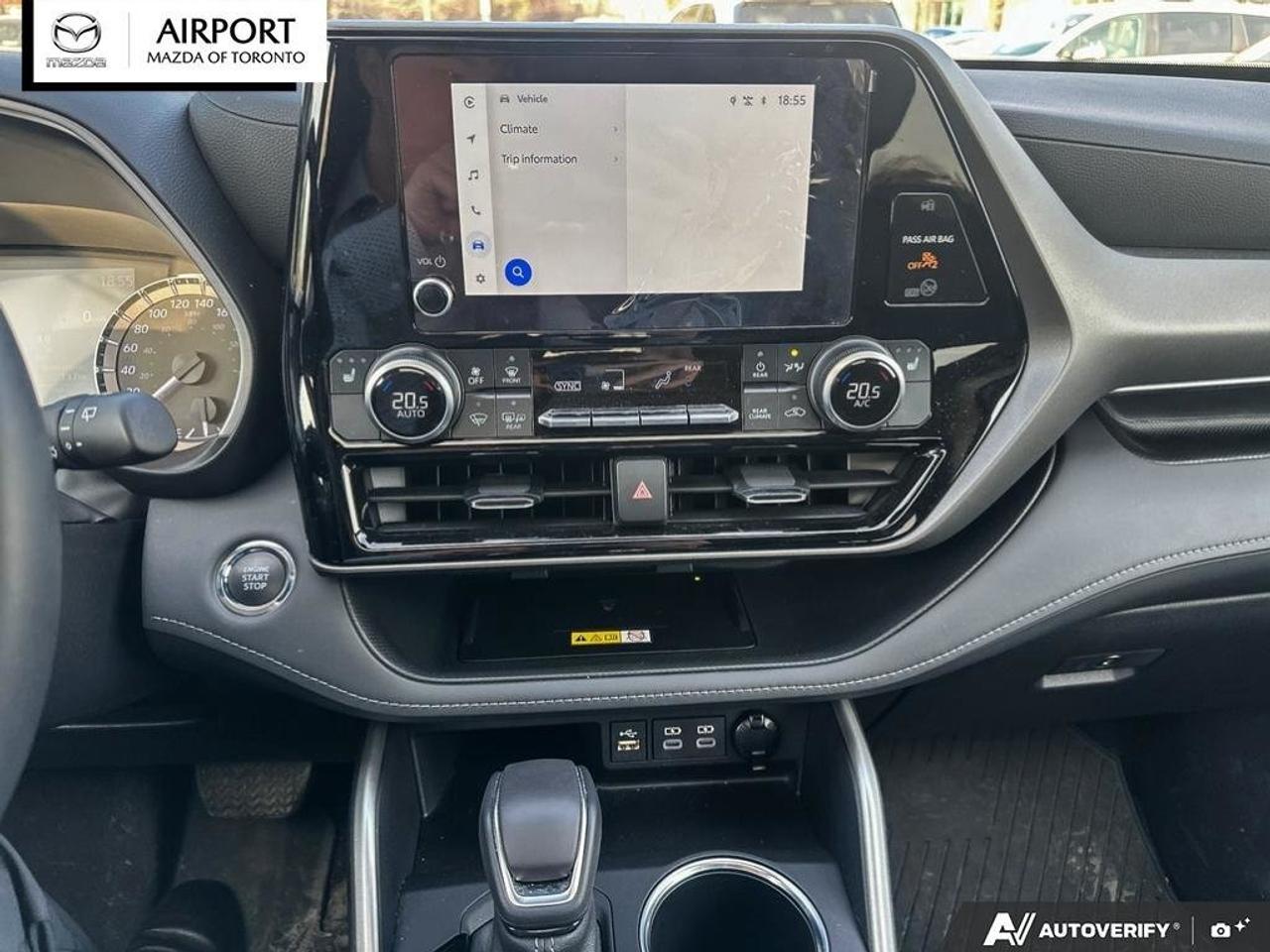 2023 Toyota Highlander XLE 1Owner Low KM No accident  Finance Discount $1 Photo
