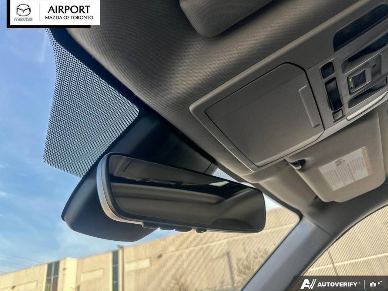 2023 Toyota Highlander XLE 1Owner Low KM No accident  Finance Discount $1 Photo