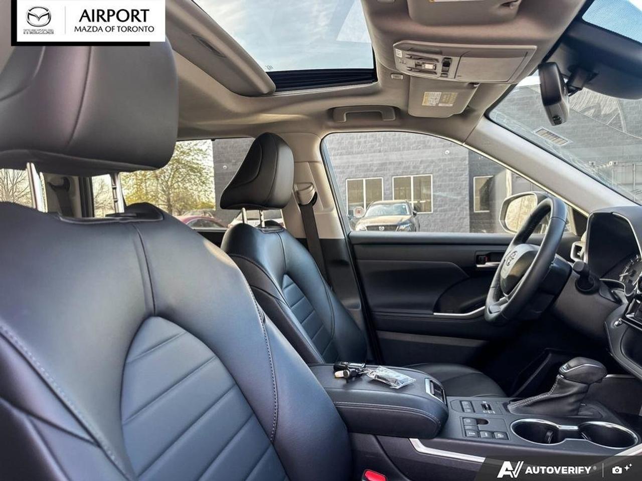 2023 Toyota Highlander XLE 1Owner Low KM No accident  Finance Discount $1 Photo